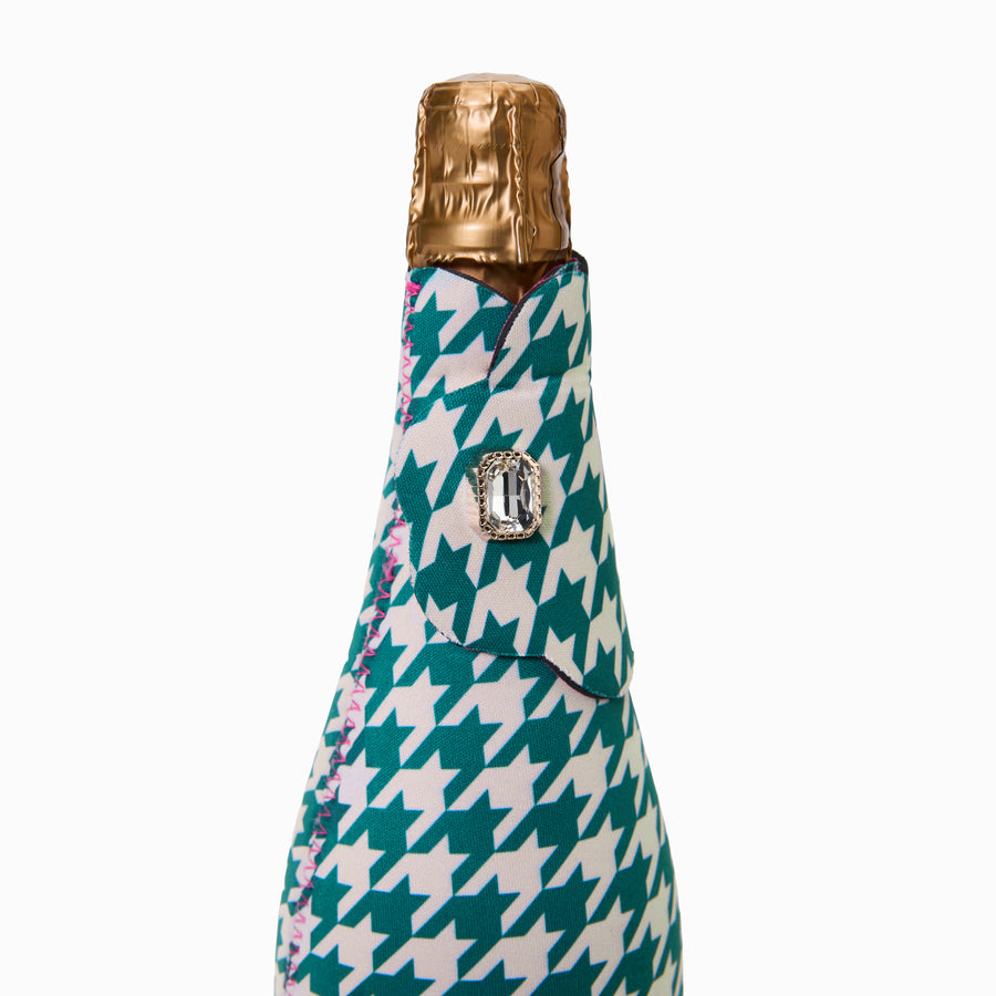 Bottle cooler in Harland green and ivory houndstooth print showing scalloped flap and neckline with jewel press stud and pink zigzag stitching