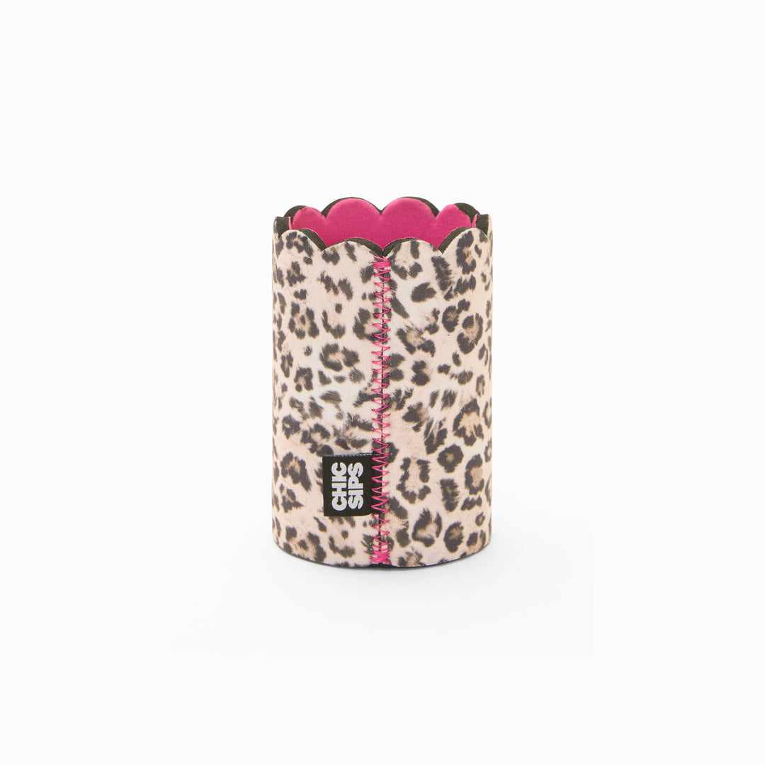 Leopard print can sleeve with scalloped edge, pink lining and pink zigzag seam