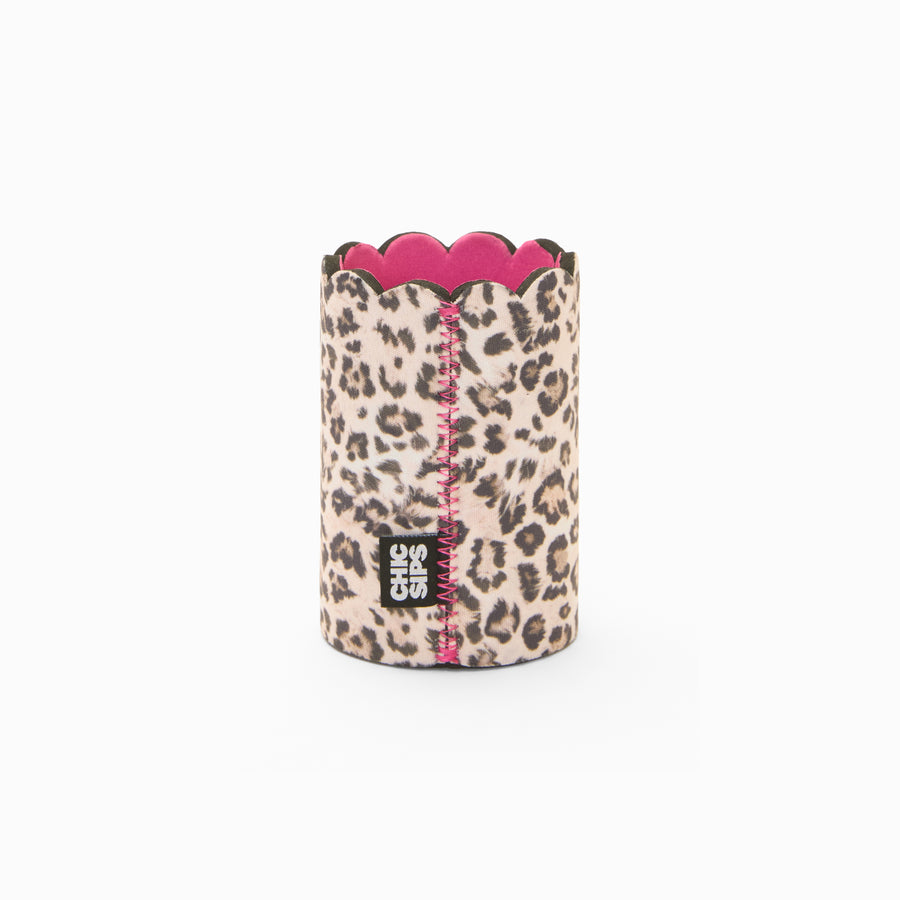 Leopard print can sleeve with scalloped edge, pink lining and pink zigzag seam