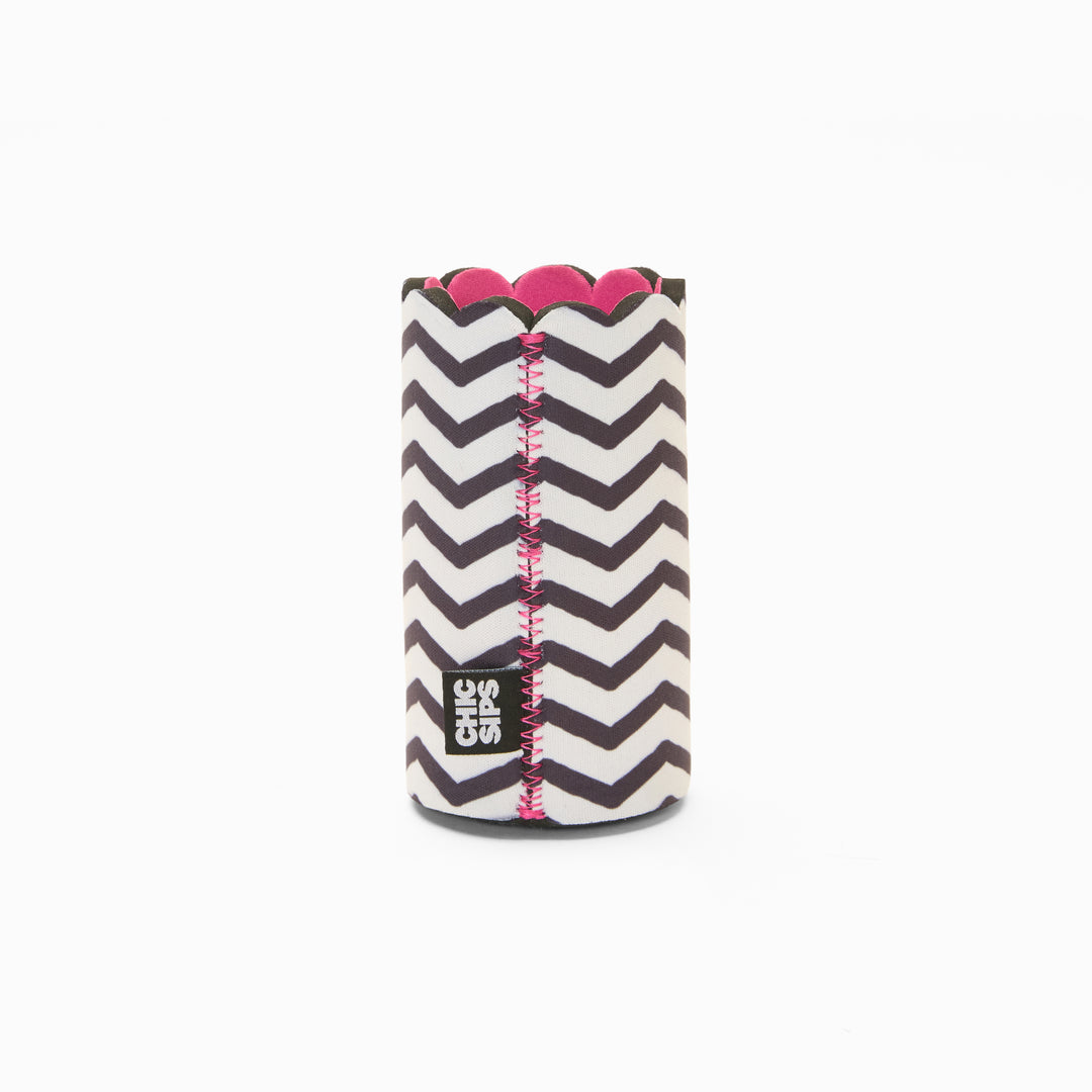 Black and white chevron print can sleeve with scalloped edge, pink lining and pink zigzag seam