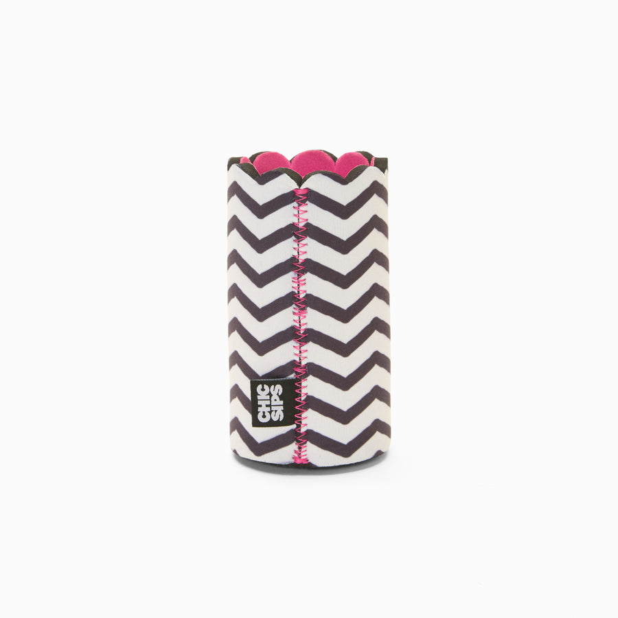 Black and white chevron print can sleeve with scalloped edge, pink lining and pink zigzag seam