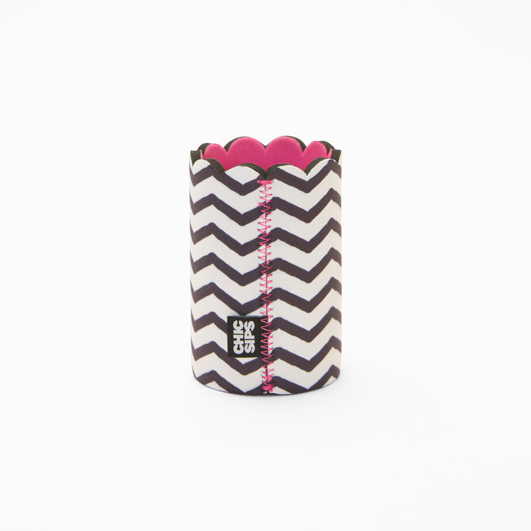 Black and white chevron print can sleeve with scalloped edge, pink lining and pink zigzag seam