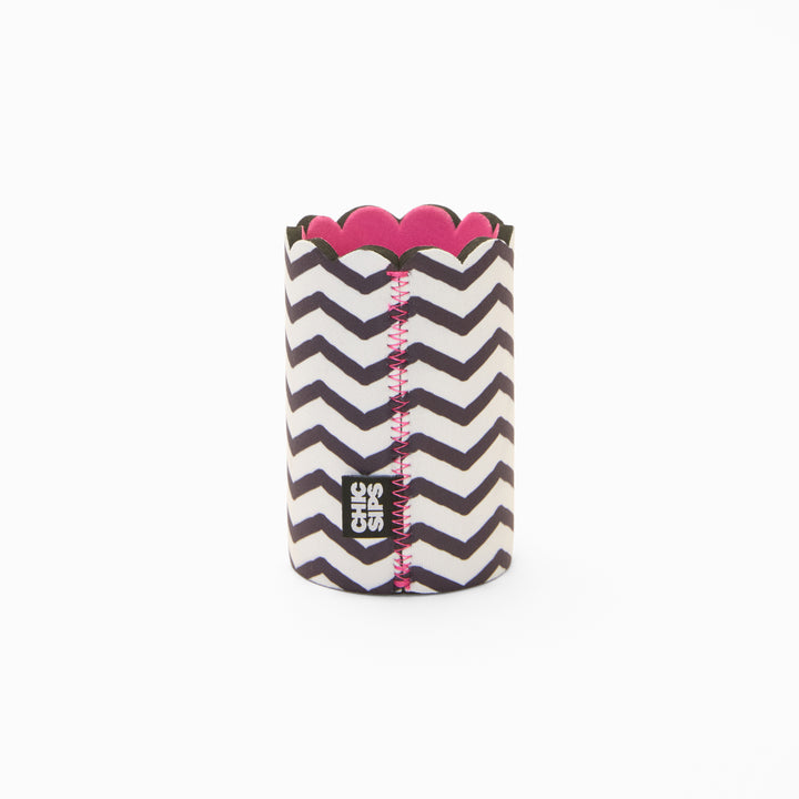Black and white chevron print can sleeve with scalloped edge, pink lining and pink zigzag seam