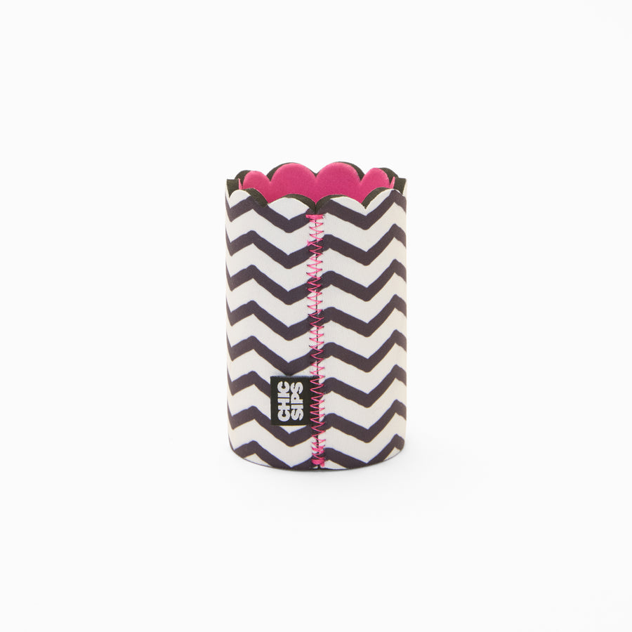 Black and white chevron print can sleeve with scalloped edge, pink lining and pink zigzag seam