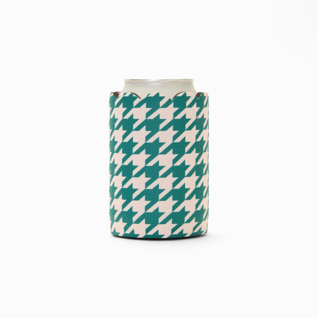 Green and cream houndstooth print can sleeve with scalloped edge, holding a can