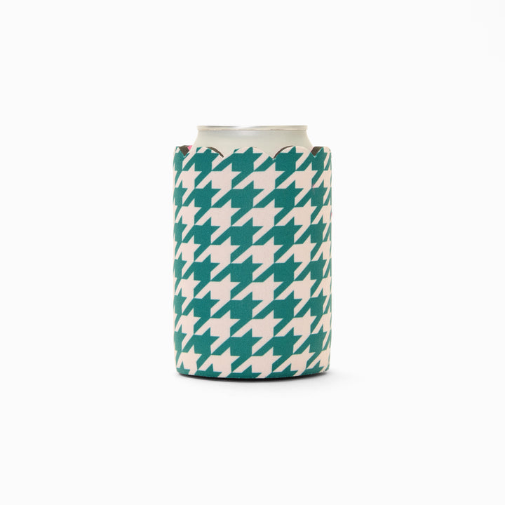 Green and cream houndstooth print can sleeve with scalloped edge, holding a can