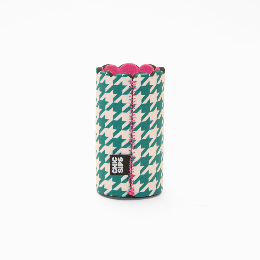 Green and cream houndstooth print can sleeve with scalloped edge, pink lining and pink zigzag seam