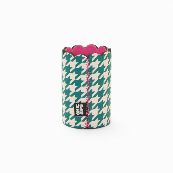 Green and cream houndstooth print can sleeve with scalloped edge, pink lining and pink zigzag seam
