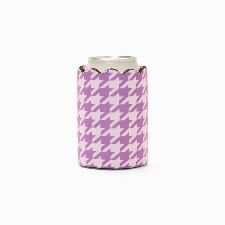 Purple and lilac houndstooth print can sleeve with scalloped edge, holding a can