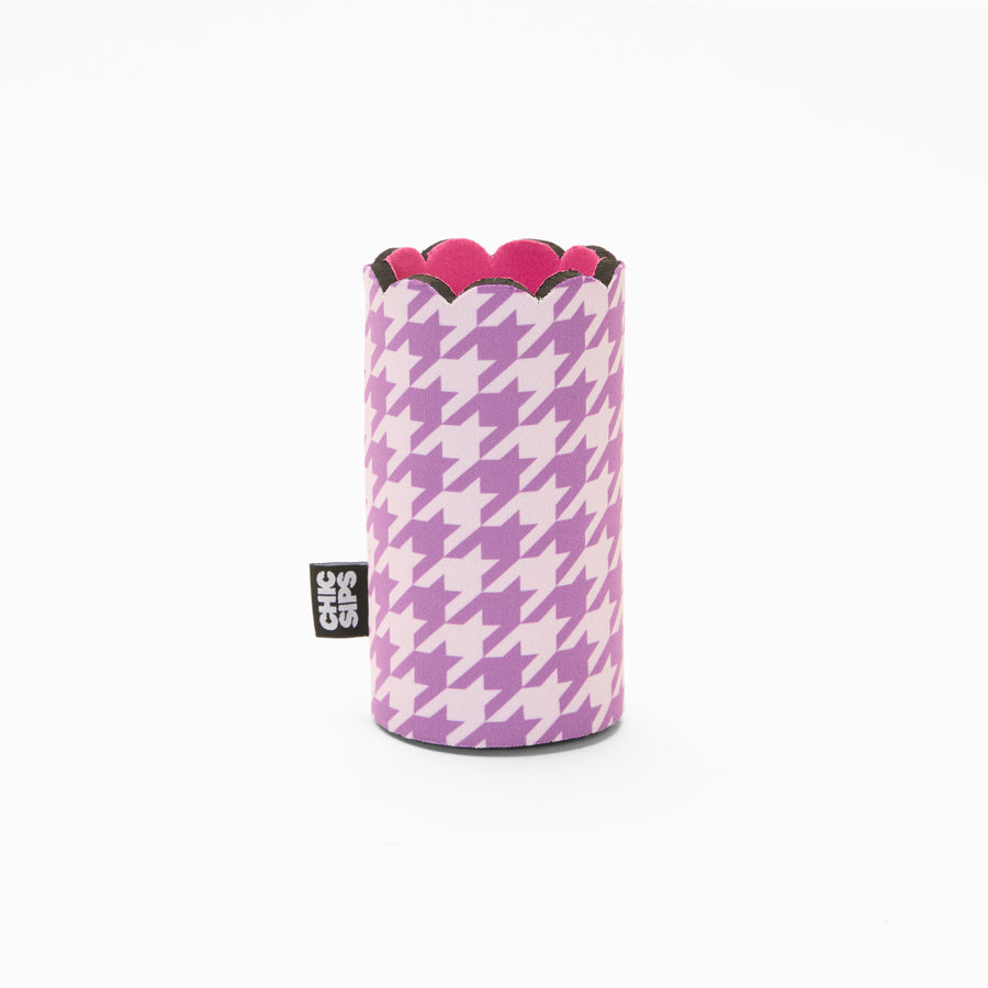 Purple and lilac houndstooth print can sleeve with scalloped edge and pink lining