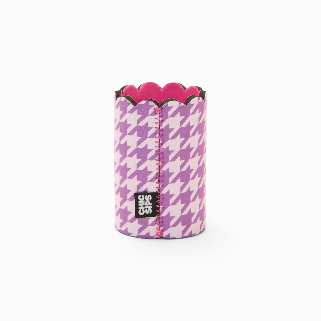 Purple and lilac houndstooth print can sleeve with scalloped edge, pink lining and pink zigzag seam