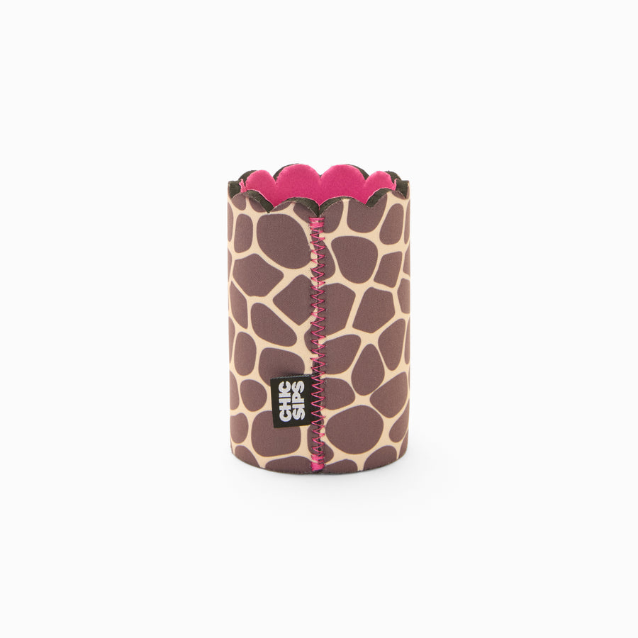 Giraffe print can sleeve with scalloped edge, pink lining and pink zigzag seam