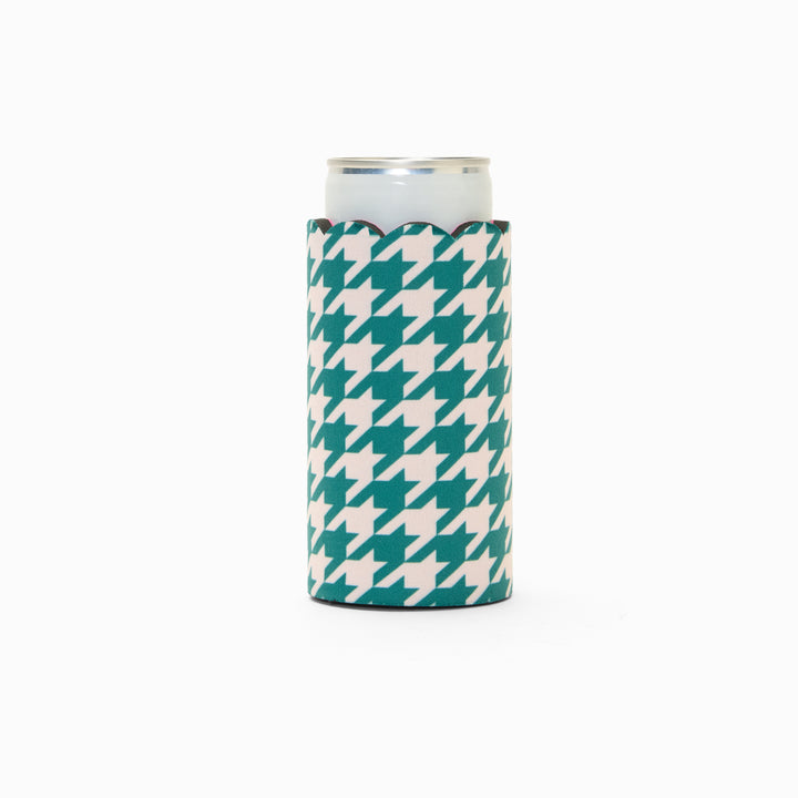 Green and cream houndstooth print can sleeve with scalloped edge, holding a can