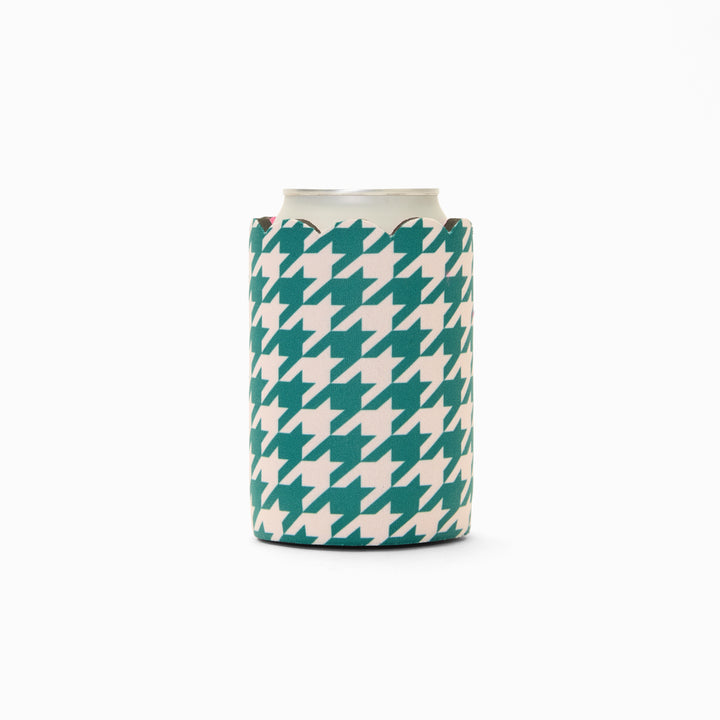 Green and cream houndstooth print can sleeve with scalloped edge, holding a can