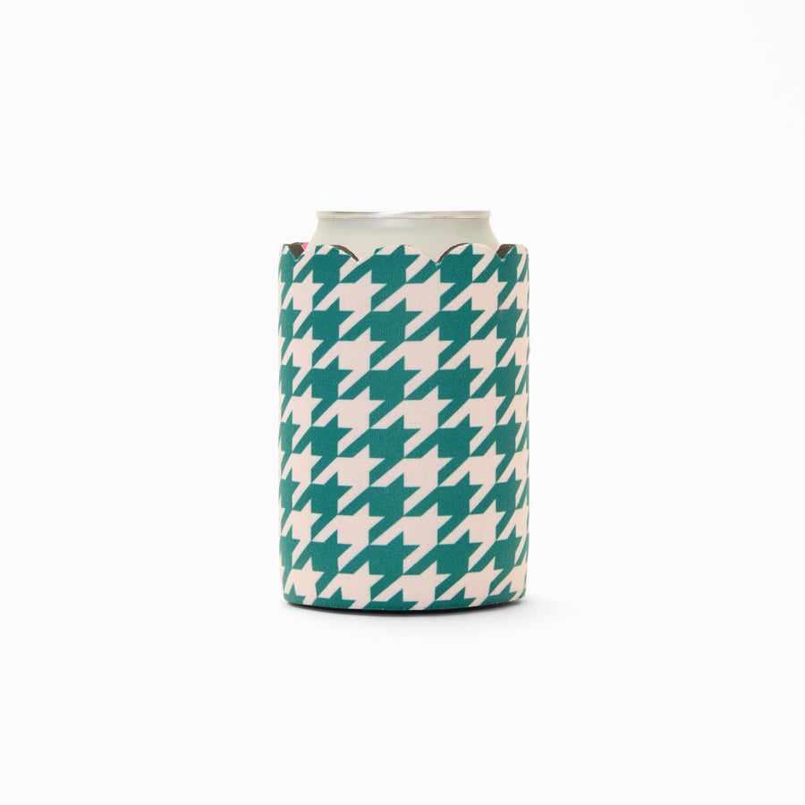 Green and cream houndstooth print can sleeve with scalloped edge, holding a can