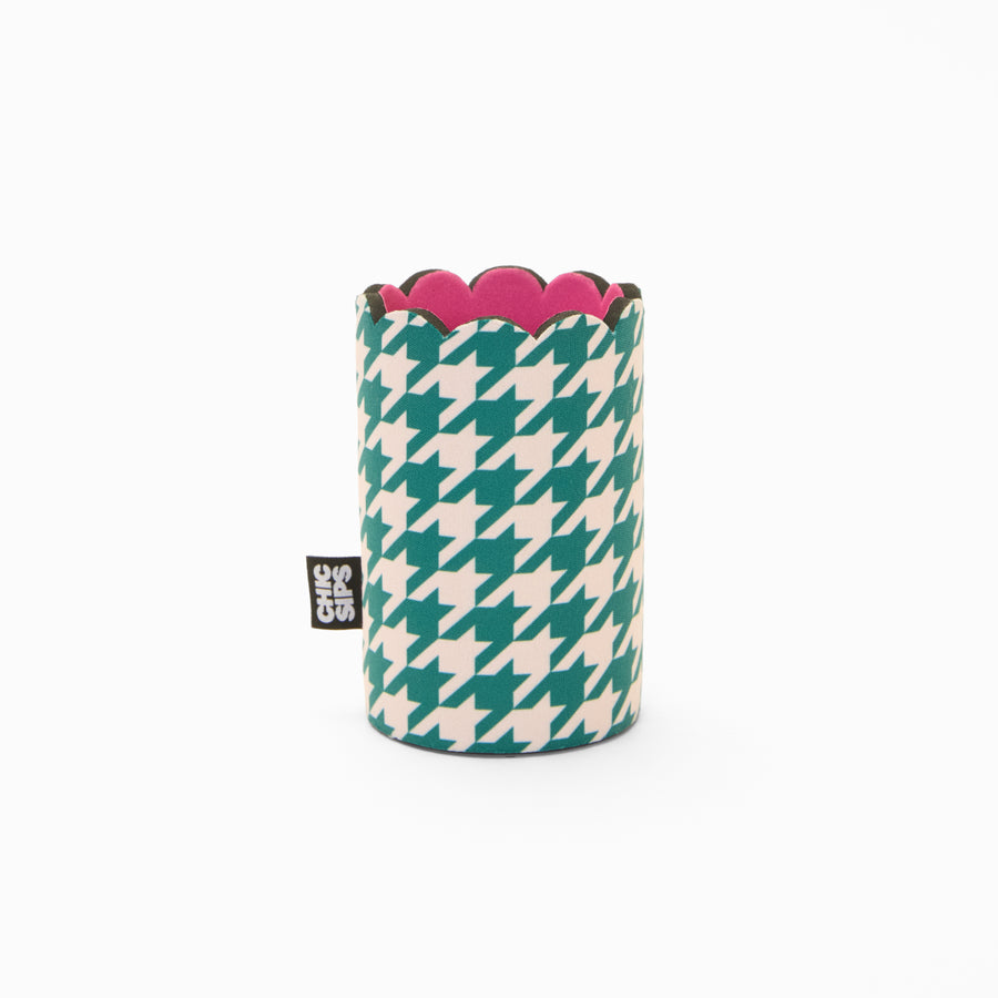 Green and cream houndstooth print can sleeve with scalloped edge and pink lining 